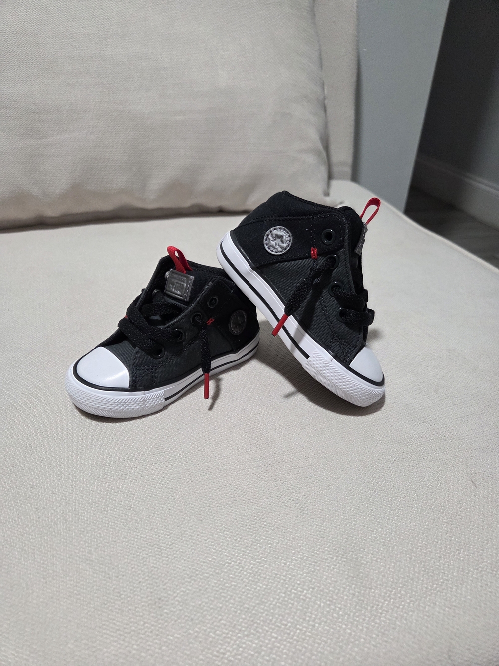 NWOT Converse Kids' Classic High-Top Sneakers in Black 5C